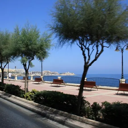 Seaview Location In Apartment *